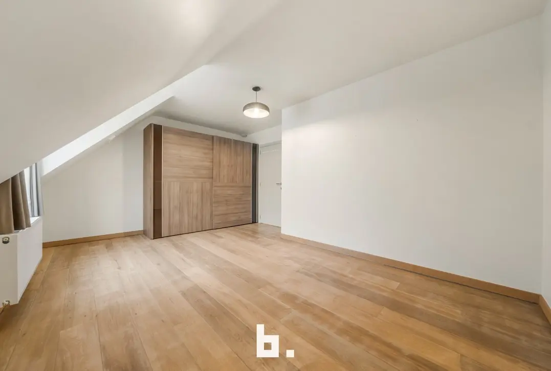 Instapkare halfopen bebouwing met 4 slaapkamers en garage op zeer gegeerde ligging! - Sint-Andries