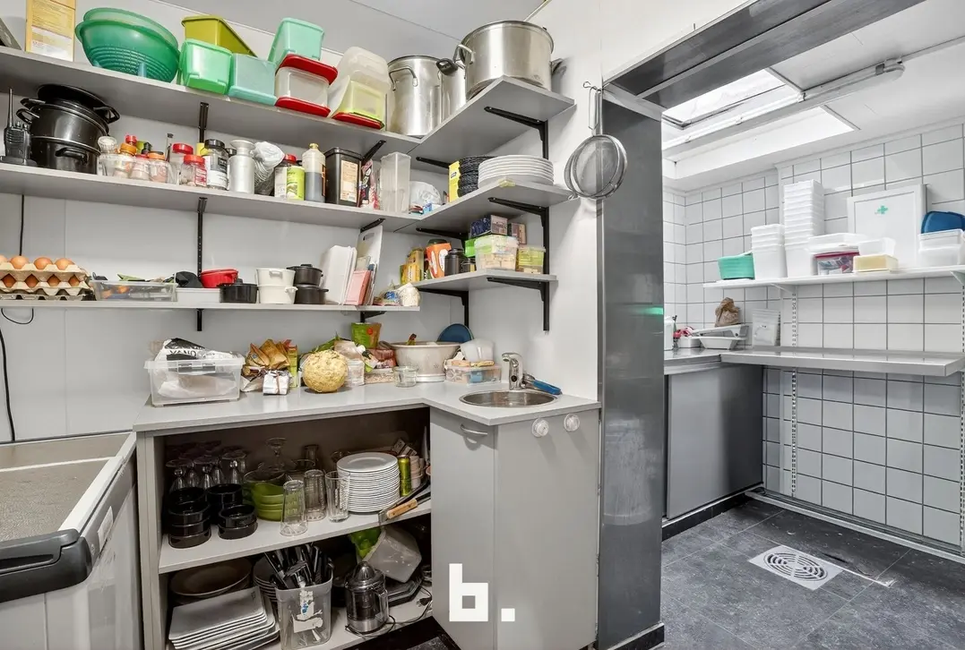 Tophorecazaak met woonst te koop op absolute A-locatie te Diksmuide - Diksmuide