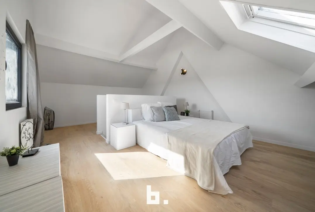 Stijlvol gerenoveerde woning met 3 slpks en prachtige tuin te Brugge waar ruimte, licht en verfijning samenkomen - Brugge
