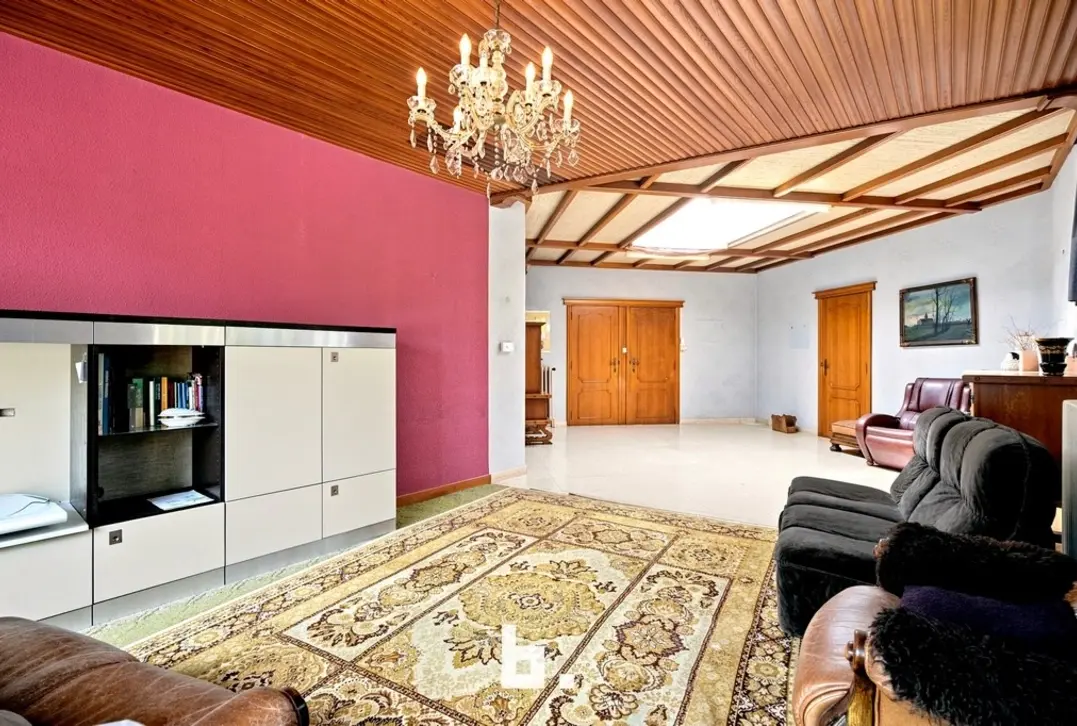 Unieke eigendom met 5 slaapkamers, 3 garages en tal van mogelijkheden op 1.507 m² - Kortemark