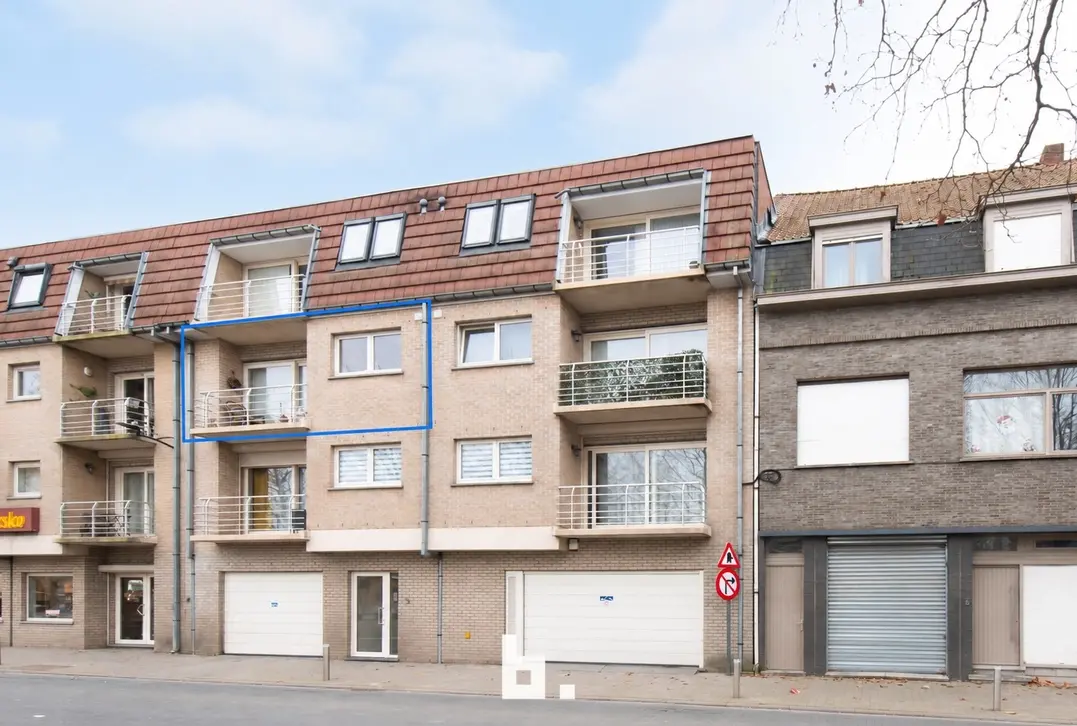 Stabiel verhuurd appartement met 5% rendement op topligging te centrum Menen - Menen