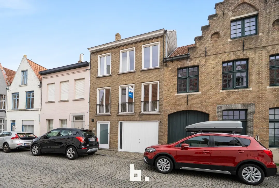 Instapklare woning met garage nabij de Coupure. - Brugge