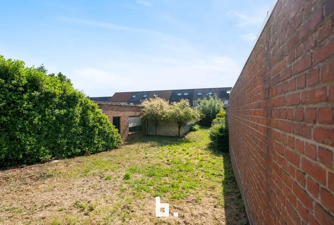 Ruime halfopen gezinswoning met 4 slaapkamers, garage en zonnige tuin te Nieuwpoort - Nieuwpoort