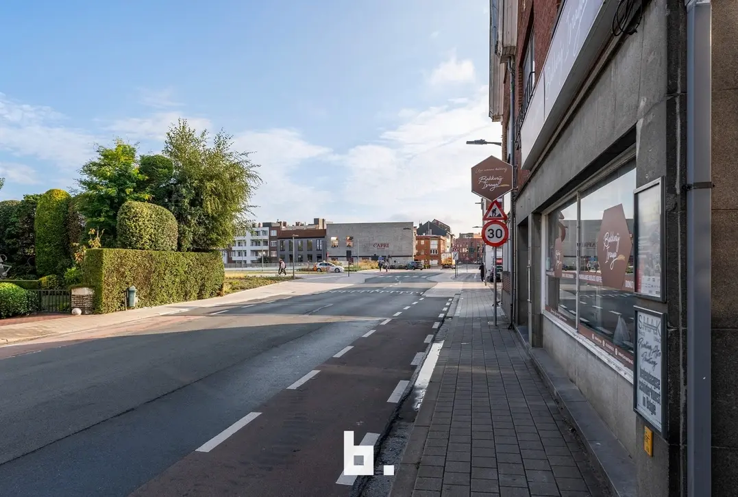  Interessante investering: 3 verhuurde studentenkamers met private badkamer op toplocatie in Kortrijk! - Kortrijk