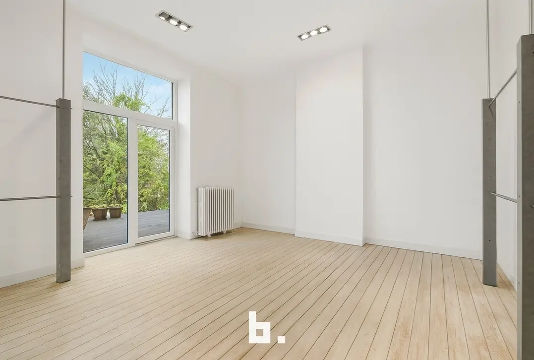 Ruim herenhuis / commercieel pand op toplocatie – veelzijdig en charmant! - Roeselare