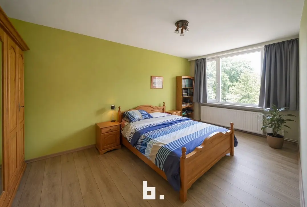 Opbrengsteigendom bestaande uit appartement en handels gelijkvloers. - Jabbeke