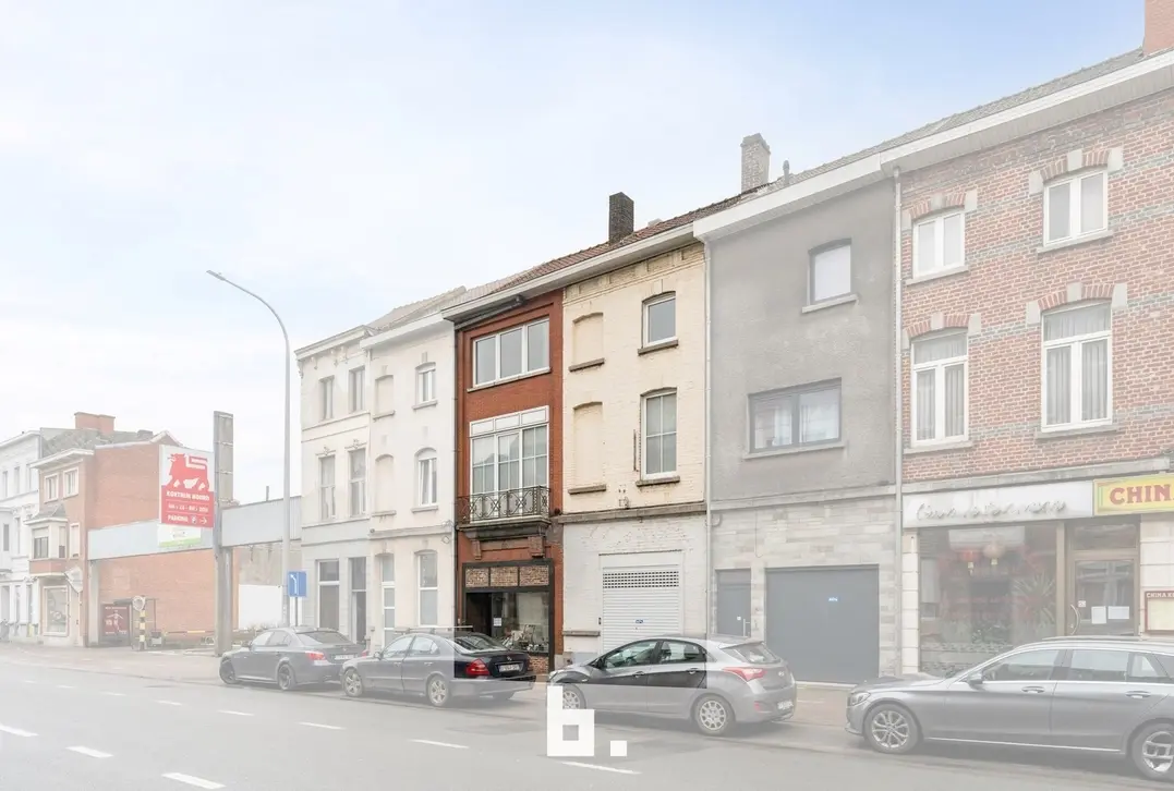 Unieke, polyvalente woning met handelsruimte, dubbele garage en atelier! - Kortrijk