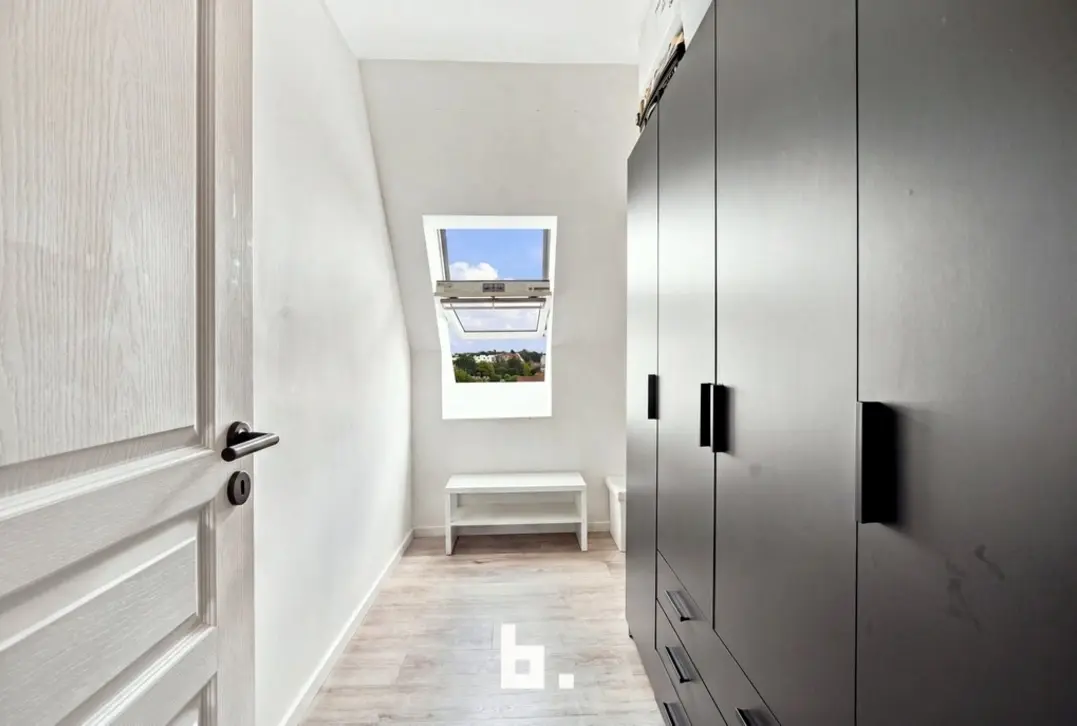 Lichtrijk verhuurd dakappartement in centrum Roeselare - Roeselare