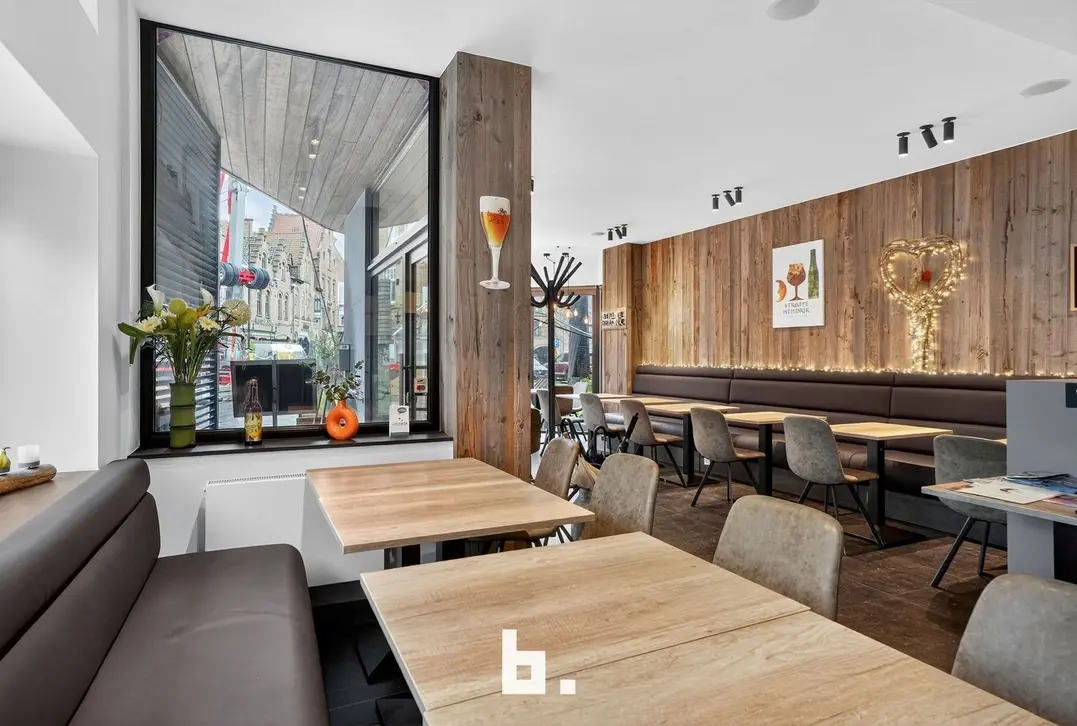 Tophorecazaak met woonst te koop op absolute A-locatie te Diksmuide - Diksmuide