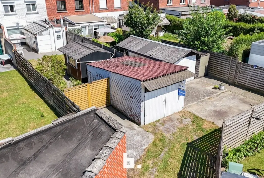 Gesloten bebouwing op een gunstige ligging met uitweg en garage!  - Roeselare