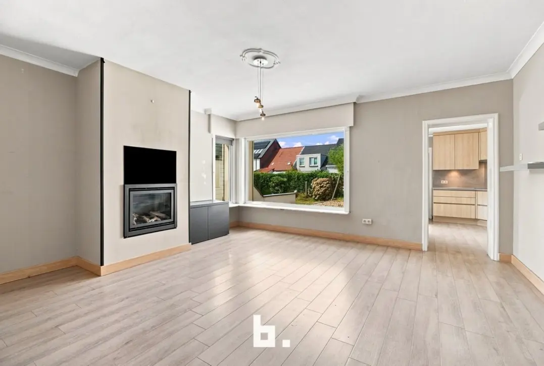 Ruime woning met garage, zonnige tuin en bakken potentieel in hartje Meulebeke! - Tielt