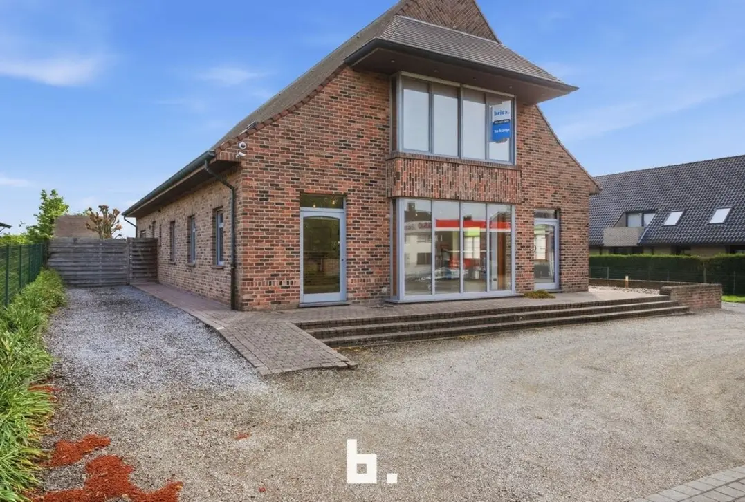 Karaktervolle villa met loods, 36 zonnepanelen en tal van mogelijkheden!  - Tielt