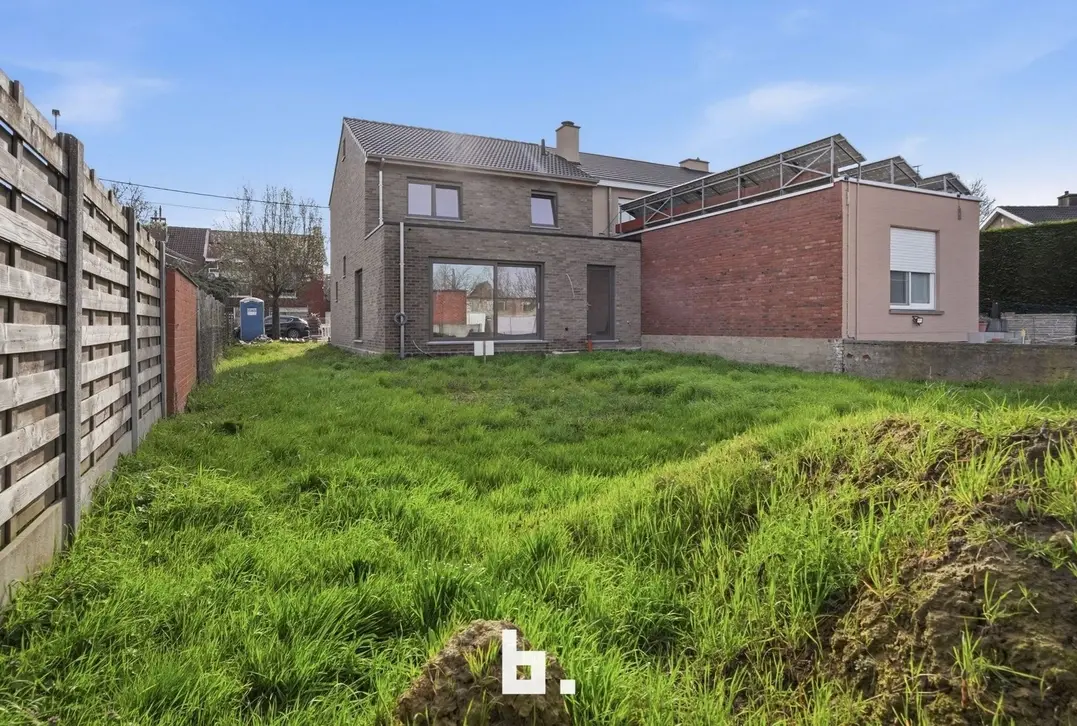 Nieuwbouwwoning te koop in Roeselare – Halfopen bebouwing - Roeselare