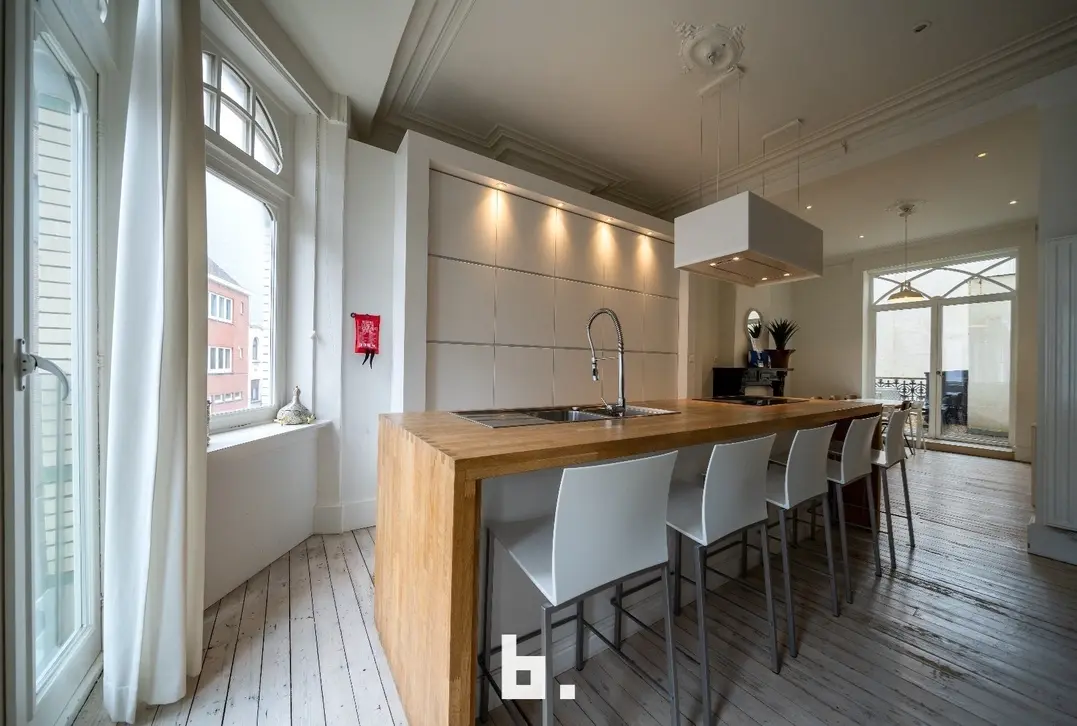 Uniek art deco herenhuis met 5 slaapkamers, 4 badkamers en 2 terrassen - Oostende