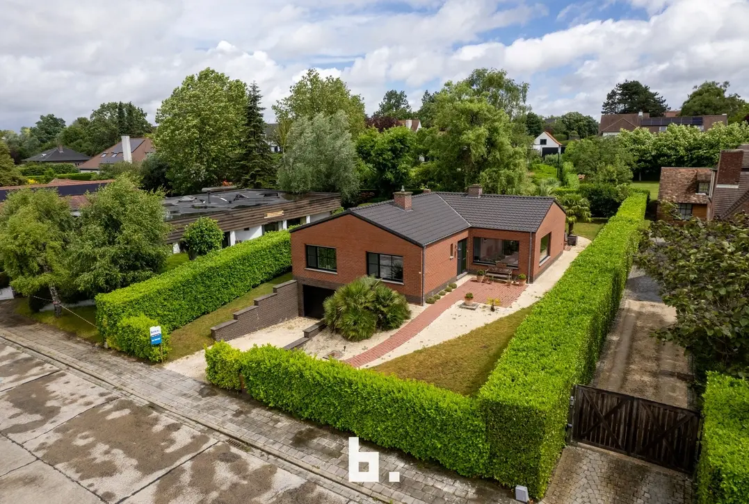 Te koop - Ruime villa op toplocatie in doodlopende straat te Marke - Karel Vandewoestijnestraat 9, 8510 Kortrijk - €445.000