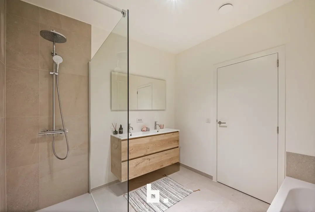 Volksplein 18B, 8500 Kortrijk - €444.852,64 - Instapklare nieuwbouwwoning met 5 slaapkamers, tuin, dakterras en garagebox in hartje Kortrijk!