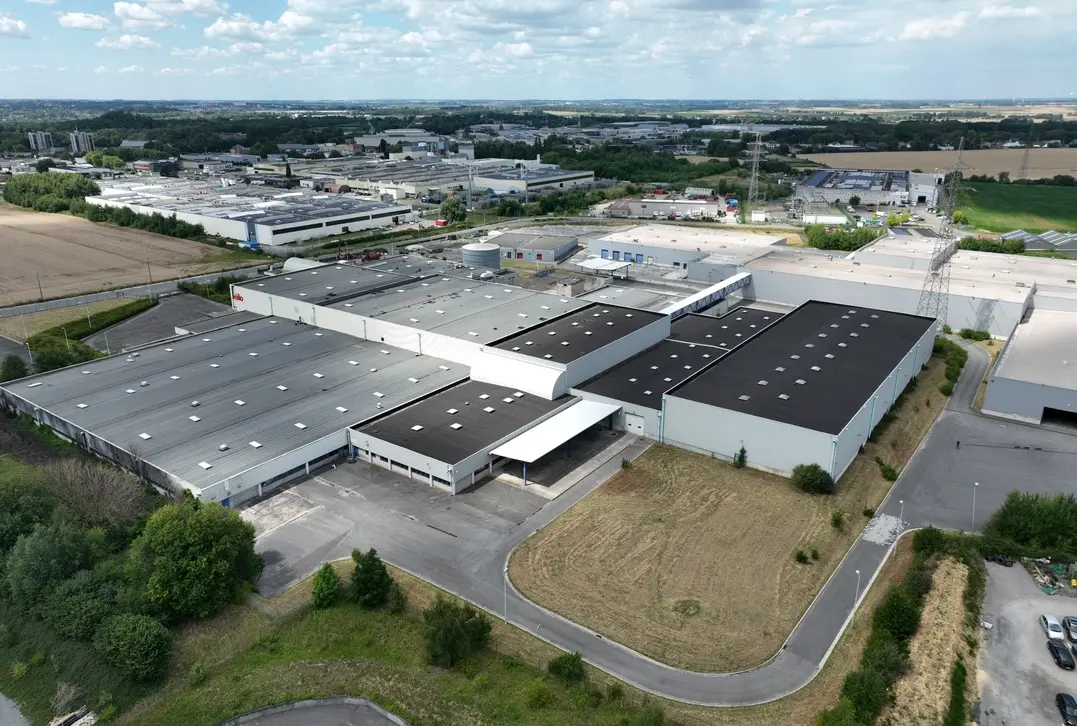 Ruim magazijn te huur in Fleurus – strategisch gelegen vlak bij E42 & E420 - Fleurus