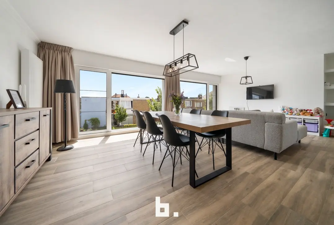Instapklare woning met ruime loods - Sint-Kruis