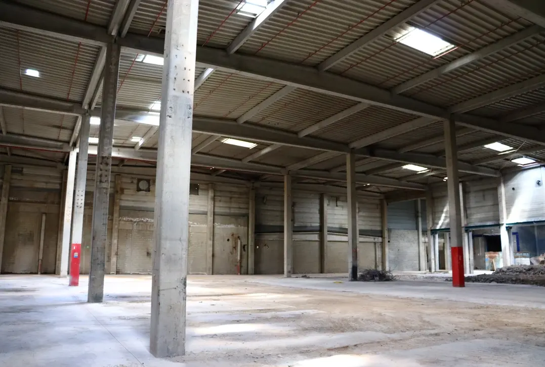 Ruim magazijn te huur in Fleurus – strategisch gelegen vlak bij E42 & E420 - Fleurus