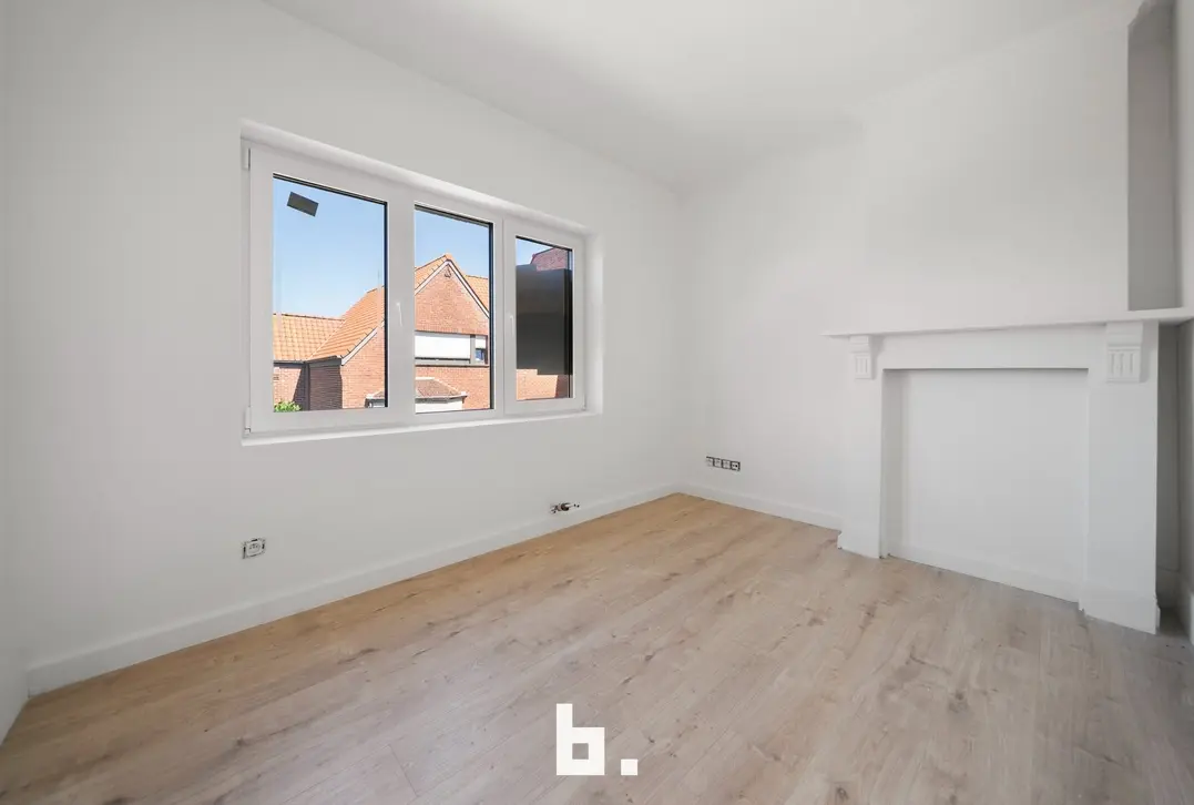 Volledig gerenoveerde woning met 4 slpks, 2 badkamers en mooie tuin op zeer centrale ligging te Gistel  - Gistel