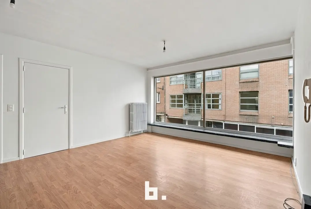 Centraal gelegen 2-slaapkamerappartement met kelderberging in Roeselare - Roeselare