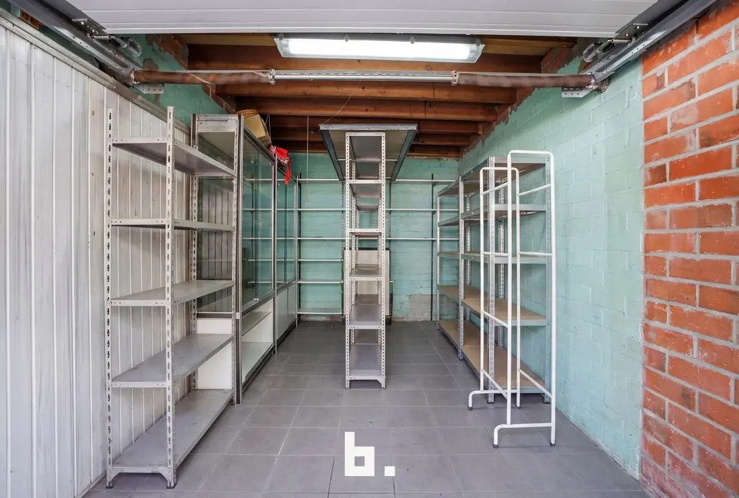 Ruime en veelzijdige woning met atelier op topligging in Izegem - Izegem