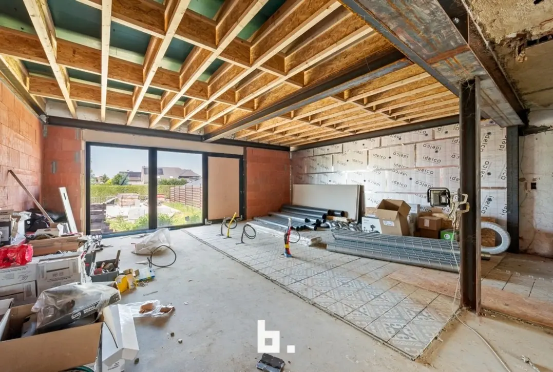 Ruime woning met enorm potentieel en reeds vergevorderde renovatie - Lichtervelde