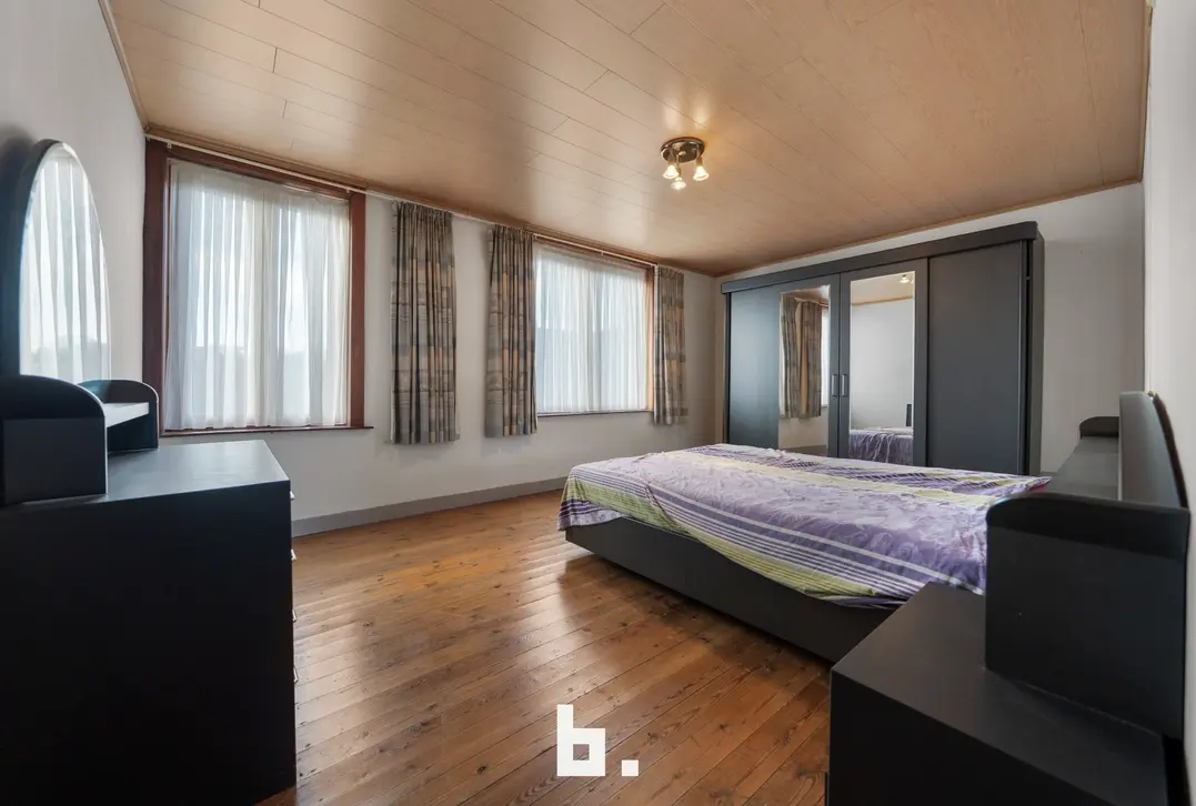 Te renoveren halfopen bebouwing 600m²met ruime tuin en garage op uitstekende ligging. - Sint-Andries