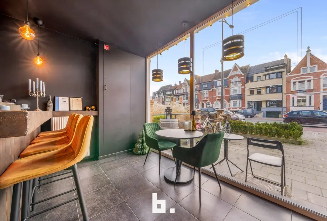 Uitstekend commercieel gelegen handelsgelijkvloers met beleving - Brugge
