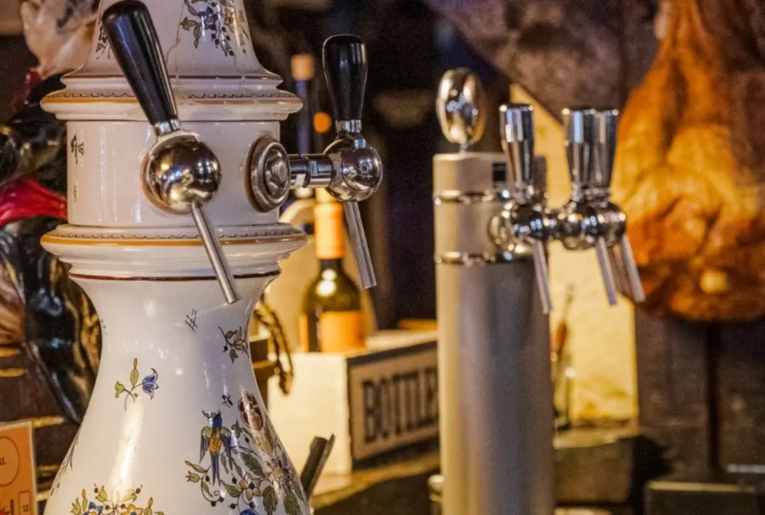 Projectgrond met veelzijdig potentieel op toplocatie aan zee - Oostende