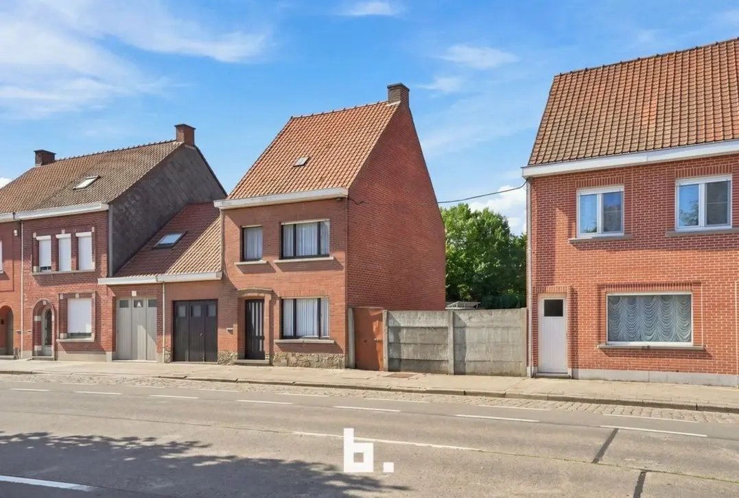 Ruime woning met grote tuin en bouwgrond - Roeselare