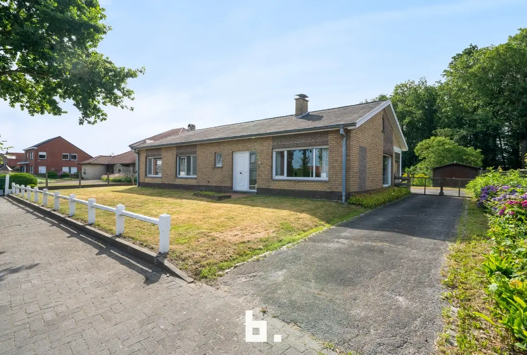 Karaktervolle laagbouwvilla op een perceel van 1.710 m² – Toplocatie in Oedelem - Oedelem