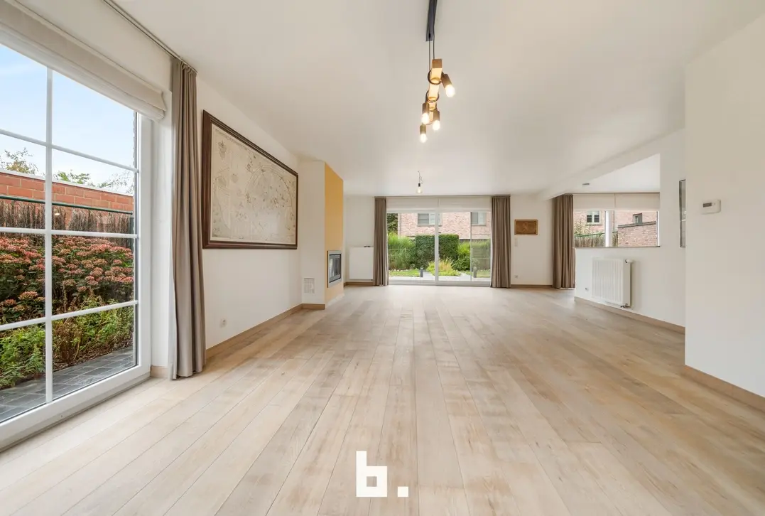 Instapkare halfopen bebouwing met 4 slaapkamers en garage op zeer gegeerde ligging! - Sint-Andries