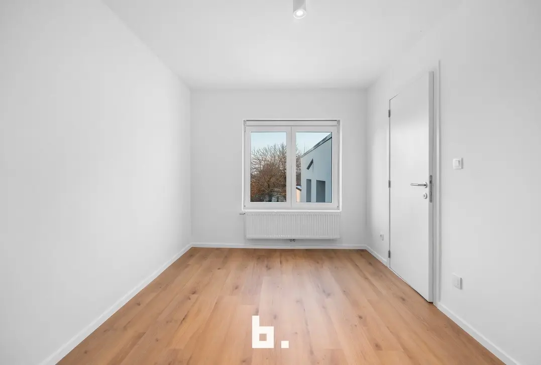 Energiezuinige, volledig gerenoveerde woning met landelijke vergezichten!-Zwevegem-€295.000