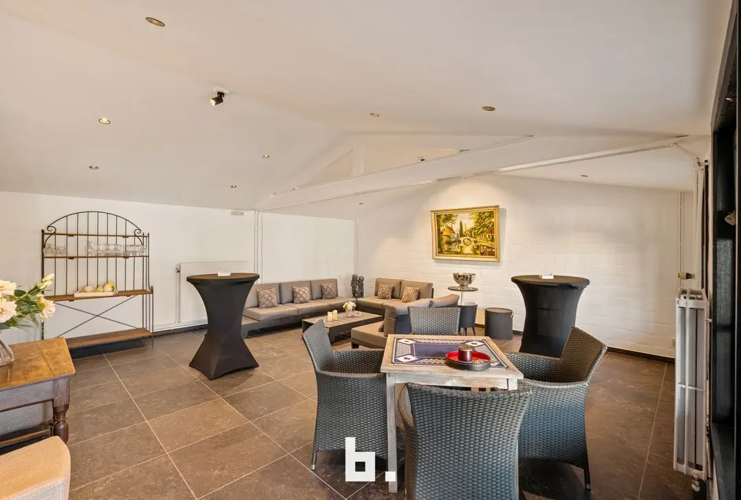 Mooie laagbouwvilla met zonnige tuin, dubbele garage en bijgebouw - Jabbeke