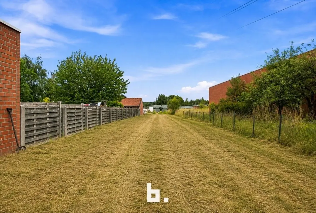 Instapklare halfopen bebouwing met 3 slaapkamers, prachtige tuin én uitweg in Sint-Eloois-Winkel! - Ledegem