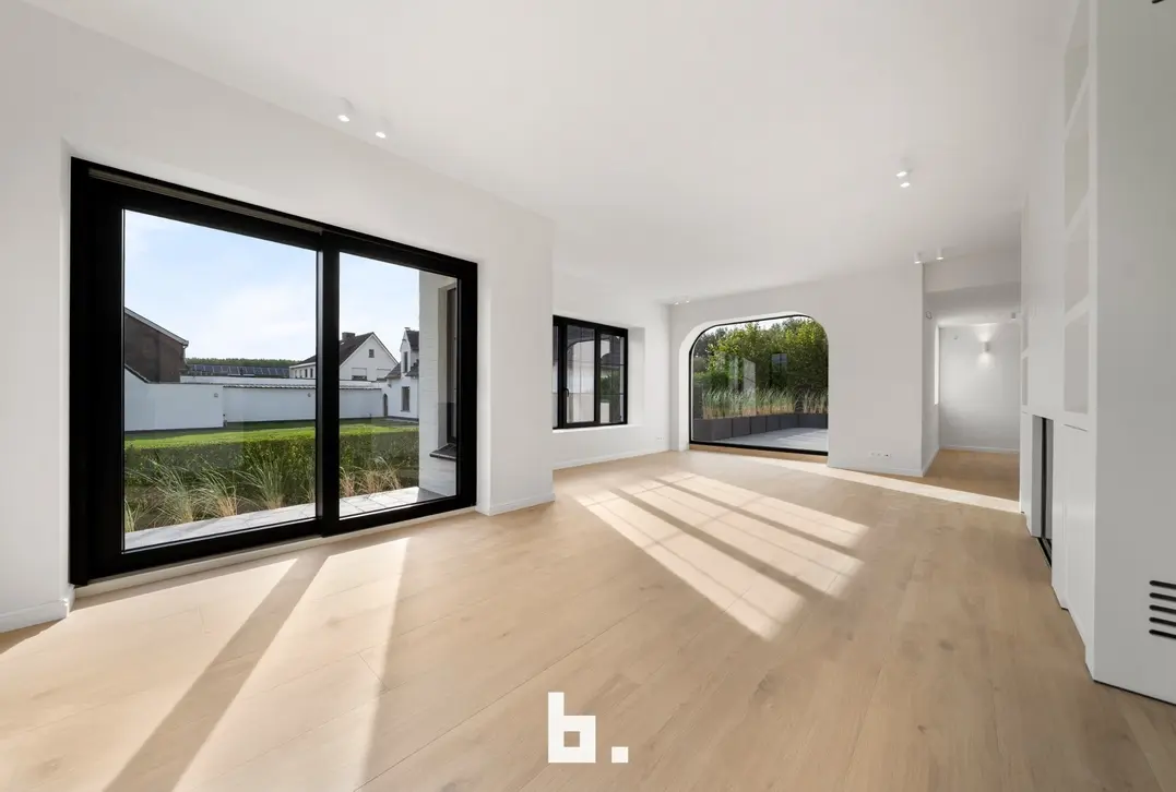Een karaktervolle villa in uitgesproken cottagestijl, waar authentieke architectuur en hedendaags wooncomfort harmonieus samenkomen.  - Oostkerke