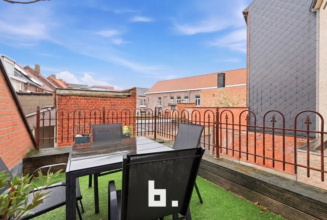 Commercieel handelspand met instapklare woonst op topligging in Roeselare - Roeselare