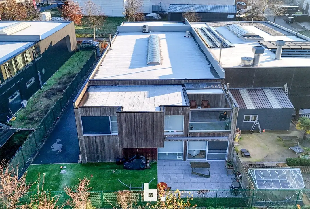 Luxueuze loods met appartement - Jabbeke