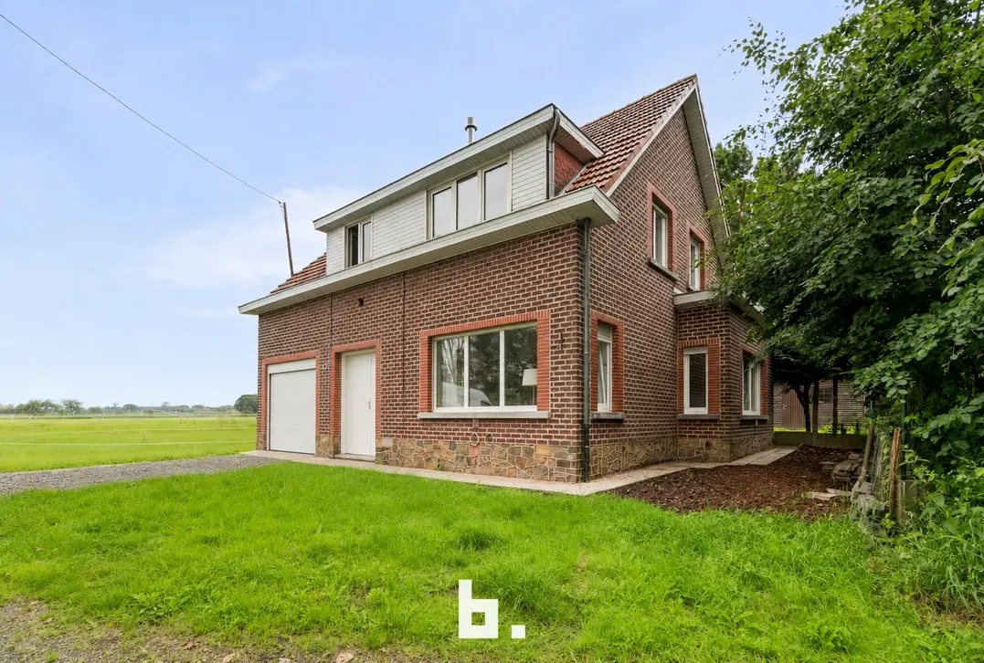 Ruime open bebouwing met 3 slaapkamers, garage en tuin in het gegeerde Meerbeke - Ninove