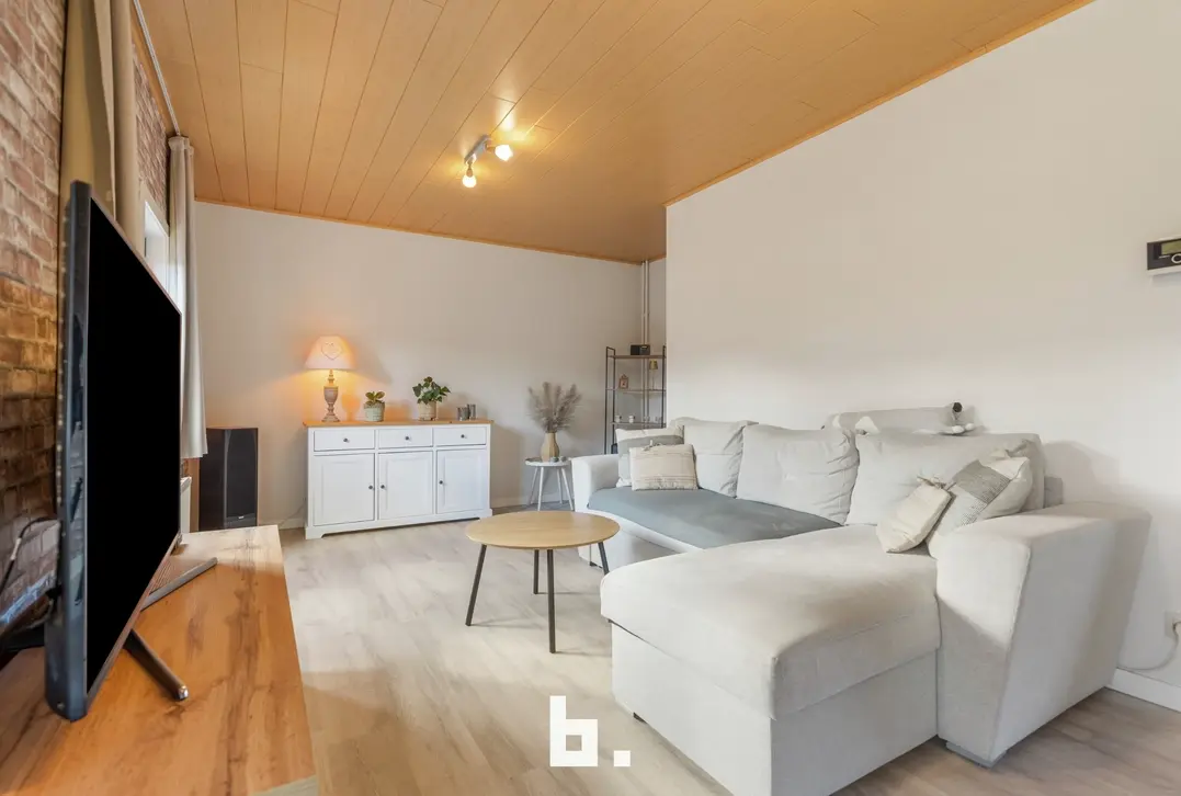 Opbrengsteigendom met 2 appartementen, handelsruimte en 2 garages in Sint-Andries - Sint-Andries