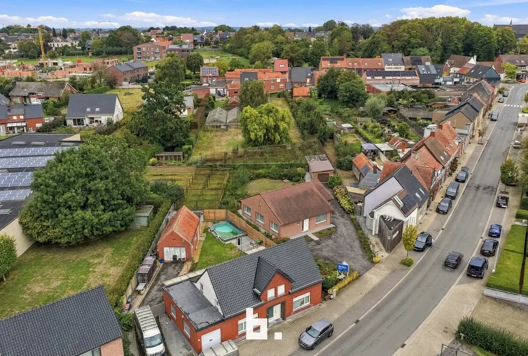 Alleenstaande woning met prachtige tuin, garage en 3 slaapkamers in Hooglede. - Hooglede