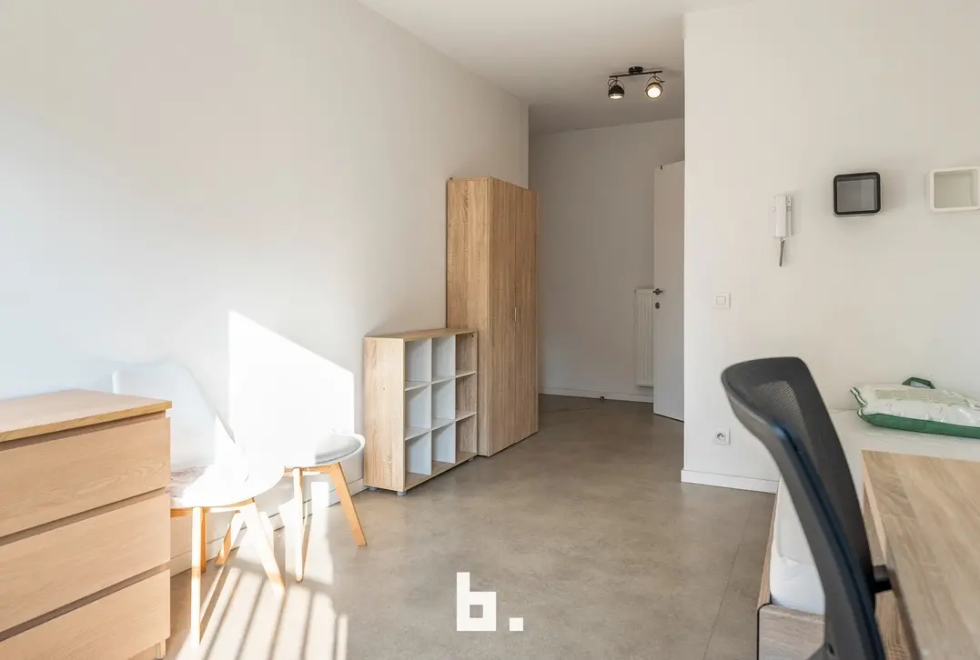  Interessante investering: 3 verhuurde studentenkamers met private badkamer op toplocatie in Kortrijk! - Kortrijk