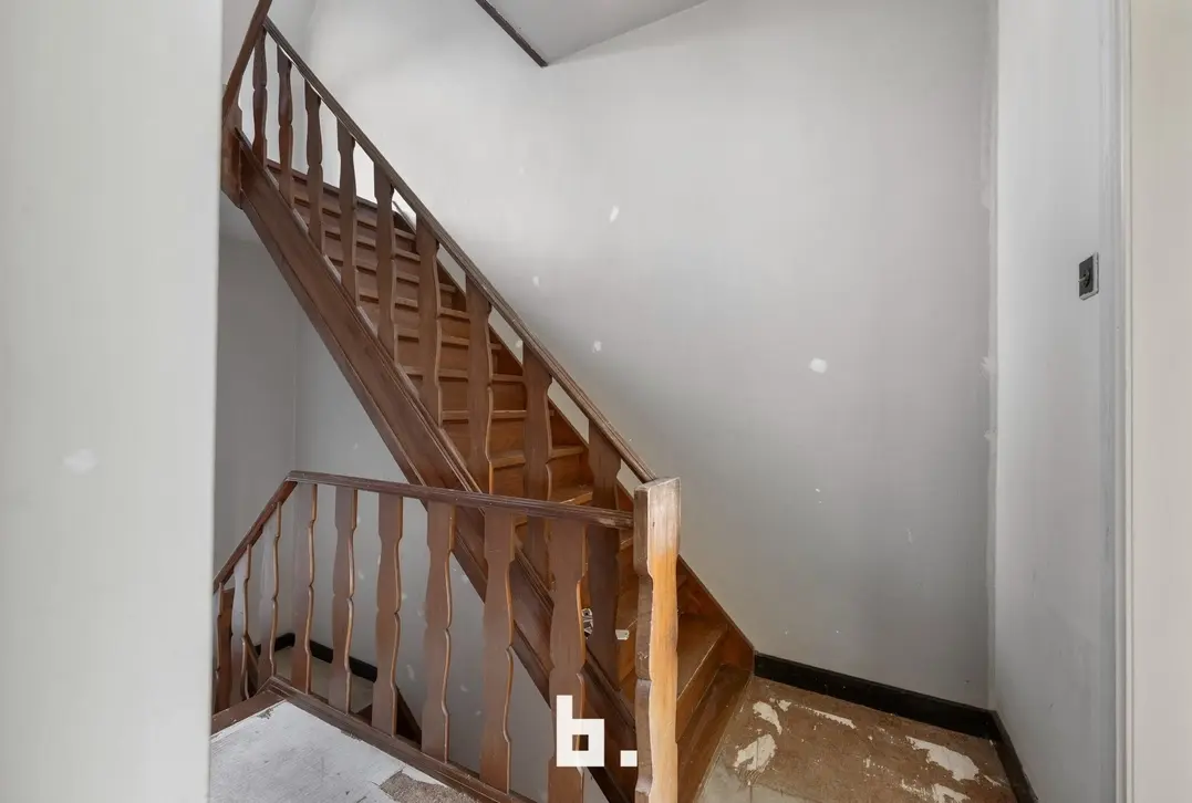 Karaktervolle renovatiewoning met ruime oprit in Kuurne - Kuurne