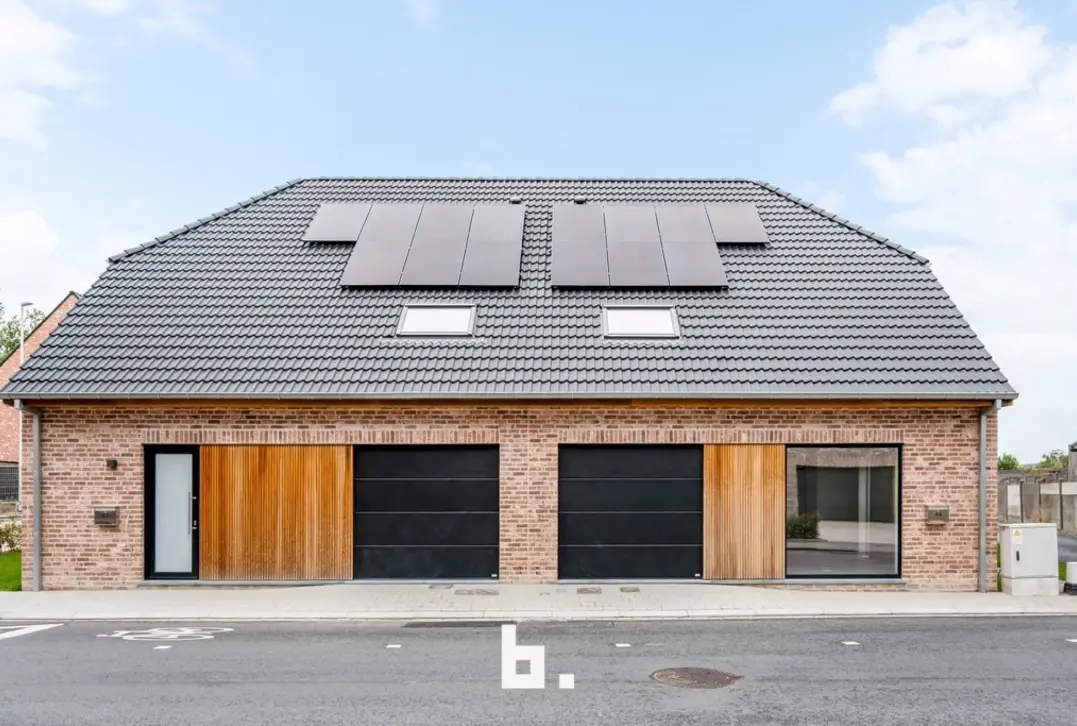 Ruime nieuwbouwwoning met 4 slaapkamers, garage en mooi afgewerkte tuin - Ledegem