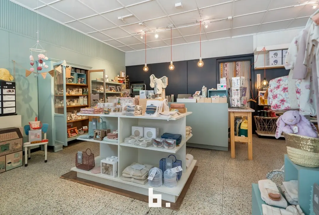 Multifunctioneel pand met tal van mogelijkheden in het centrum van Brugge. - Brugge