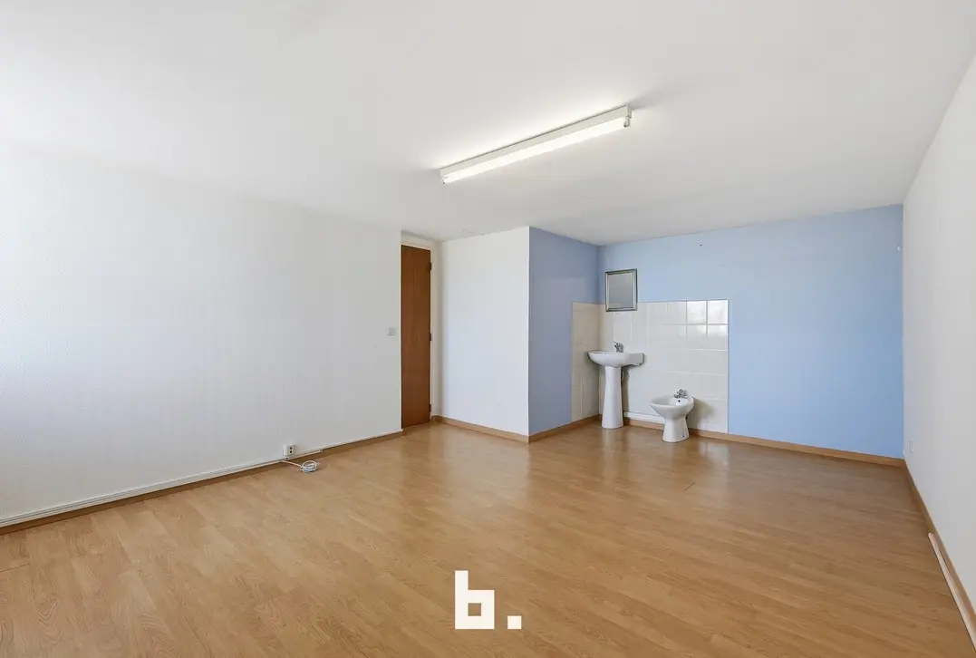 Ruime woning met veel potentieel op centrale ligging in Dadizele - Moorslede