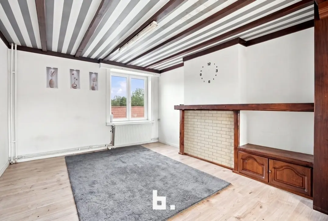 Ruim appartement met 3 slaapkamers en parkeerplaats, interessante investering! - Roeselare