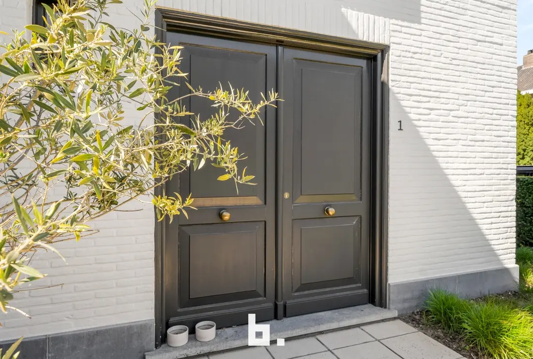 Stijlvolle gerenoveerde woning met 4 slaapkamers en garage op topligging! - Roeselare