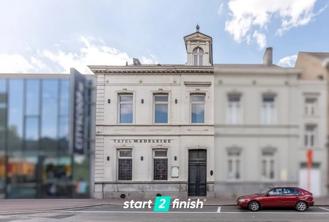 Exclusief neoclassicistisch herenhuis in hartje Roeselare - Roeselare